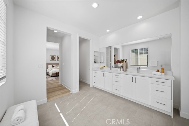 4253 S Heather Privado, Ontario CA: https://media.crmls.org/medias/011e0faf-6a68-4441-b3fe-565e7f79e73a.jpg