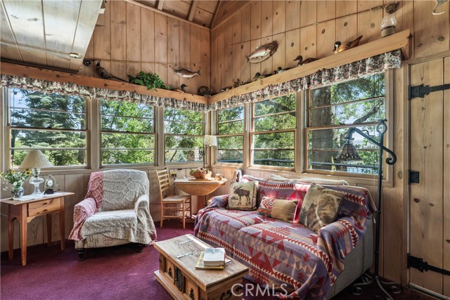 Detail Gallery Image 9 of 31 For 28810 Cedar Dr, Lake Arrowhead,  CA 92352 - 3 Beds | 2 Baths