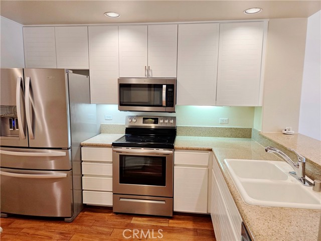 Detail Gallery Image 5 of 47 For 2233 Martin #217,  Irvine,  CA 92612 - 2 Beds | 2 Baths
