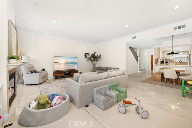 2745 Montrose Avenue, Montrose CA: https://media.crmls.org/medias/011f78ef-d5ce-4e71-af5a-694763e19fa1.jpg