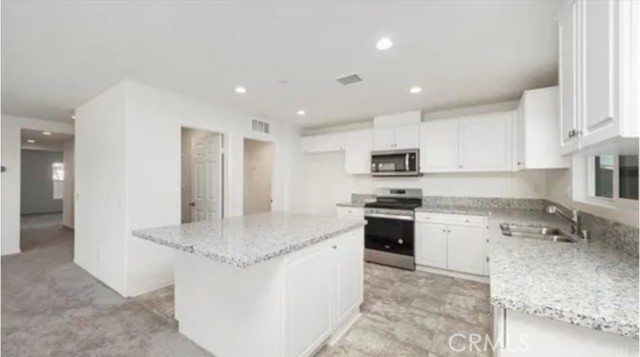 13833 RAVEN ST, Victorville CA: https://media.crmls.org/medias/011f7aa5-6f90-4f13-bc61-73065496eda4.jpg