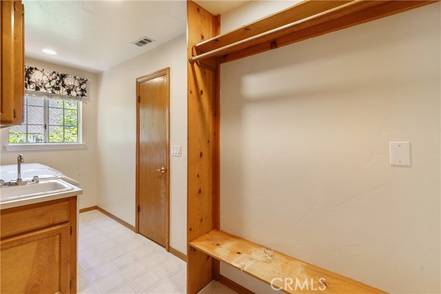 Detail Gallery Image 33 of 40 For 27442 Meadow Bay Dr, Lake Arrowhead,  CA 92352 - 4 Beds | 3/1 Baths