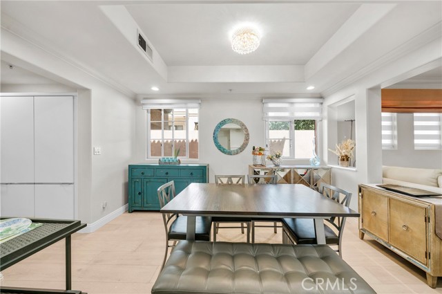 Detail Gallery Image 4 of 46 For 235 S Gale #102,  Beverly Hills,  CA 90211 - 2 Beds | 2 Baths