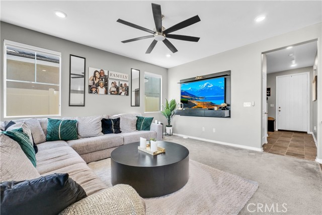 Detail Gallery Image 9 of 49 For 2493 Gunner Ridge Way, Rialto,  CA 92377 - 3 Beds | 2/1 Baths