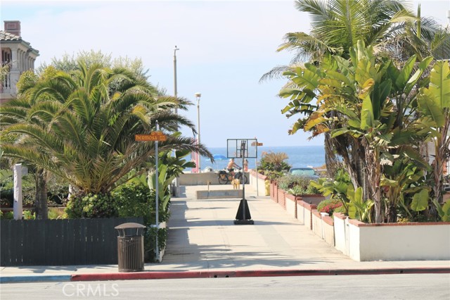 404 Hermosa Avenue, Hermosa Beach CA: https://media.crmls.org/medias/0120e3b6-bda7-499d-99d6-5524e4dffb53.jpg
