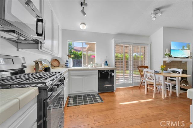 Detail Gallery Image 6 of 22 For 4487 Cedar Branch Ct, Moorpark,  CA 93021 - 3 Beds | 2 Baths