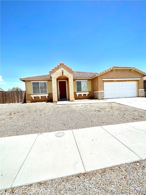 13148 Newport Street, Hesperia CA: https://media.crmls.org/medias/0121e0fe-8d9a-4ee7-8a94-4be510f2f9b5.jpg