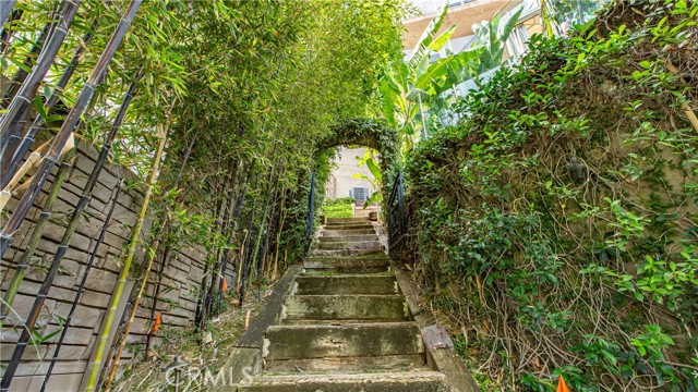 Detail Gallery Image 31 of 64 For 6438 Georgius Way, Los Angeles,  CA 90068 - 4 Beds | 4 Baths