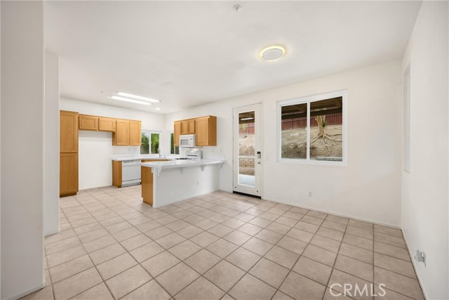 1443 Sutherland Drive, Riverside CA: https://media.crmls.org/medias/01231755-4e2d-4a69-8194-077c26cba7ee.jpg