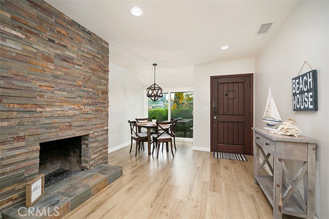 Detail Gallery Image 5 of 26 For 967 Oriole Dr, Laguna Beach,  CA 92651 - 2 Beds | 3 Baths