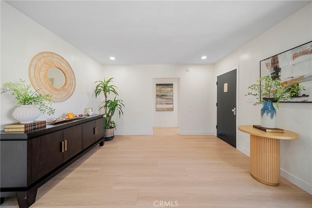 https://media.crmls.org/medias/01232e0d-e6a5-4d28-b64f-5839414b9da2.jpg?preset=X-Large