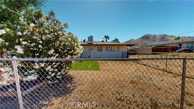 15722 Sago Road, Apple Valley CA: https://media.crmls.org/medias/01249020-21cb-4f16-8227-b5644dae86ac.jpg