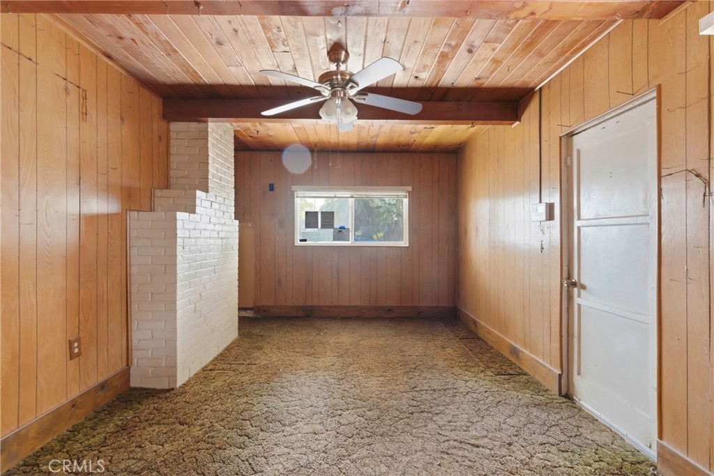 https://media.crmls.org/medias/01249fc1-b471-4468-bce1-08f54a91a78c.jpg?preset=X-Large