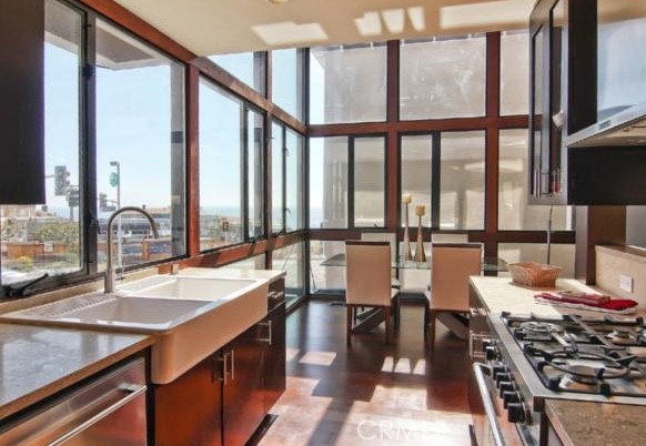 1501 Crest Drive, Manhattan Beach CA: https://media.crmls.org/medias/01250316-9791-4e87-8bd0-894b92a601b7.jpg