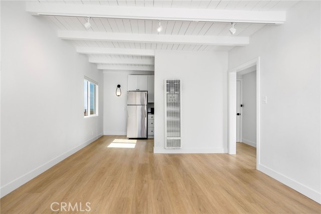 Detail Gallery Image 2 of 11 For 225 El Porto Street 227a,  Manhattan Beach,  CA 90266 - 1 Beds | 1 Baths