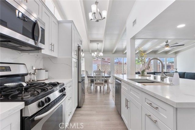 Detail Gallery Image 2 of 36 For 10824 Groveside Ave, Whittier,  CA 90603 - 4 Beds | 2 Baths