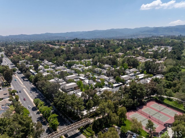 26129 Mcbean Pkwy, Valencia CA: https://media.crmls.org/medias/0126a737-004e-4984-a6e4-74a9a063cf70.jpg