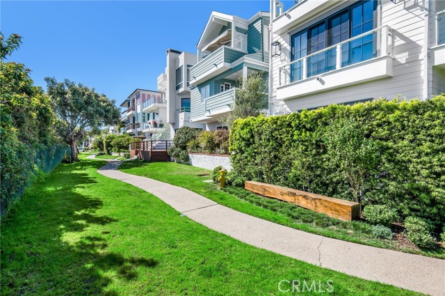 Detail Gallery Image 9 of 59 For 469 26th Street, Manhattan Beach,  CA 90266 - 4 Beds | 2/1 Baths