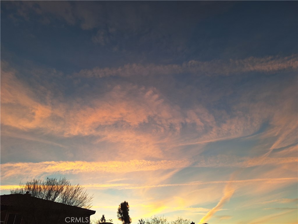 https://media.crmls.org/medias/0127ccf7-a508-4b71-b6e4-8c39807bb2d6.jpg?preset=X-Large