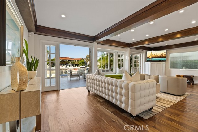 Detail Gallery Image 9 of 68 For 218 Evening Star Ln, Newport Beach,  CA 92660 - 5 Beds | 3/1 Baths
