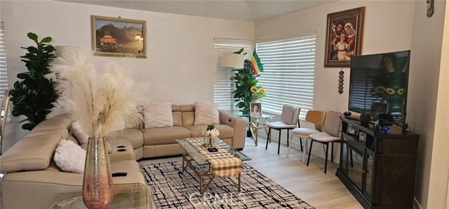 6773 Condor Drive, Jurupa Valley CA: https://media.crmls.org/medias/012837cb-fb74-41fa-91ed-6d4182bde929.jpg