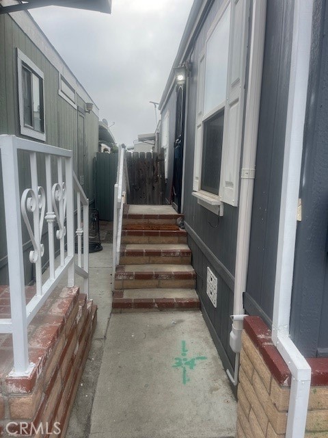 Detail Gallery Image 2 of 18 For 7560 Woodman  Pl Spc #73, Van Nuys,  CA 91405 - 2 Beds | 1 Baths