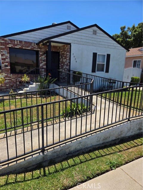 Detail Gallery Image 2 of 16 For 2026 W 94th Pl, Los Angeles,  CA 90047 - 4 Beds | 2 Baths