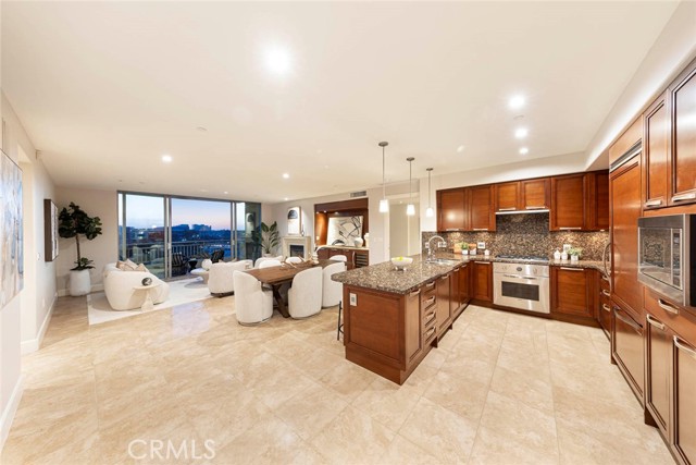 8081 Scholarship, Irvine CA: https://media.crmls.org/medias/012b9117-f9f5-4318-b073-355100dd630a.jpg