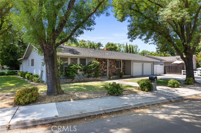 1920 E Orangeburg Avenue, Modesto CA: https://media.crmls.org/medias/012b9767-6078-450d-8f35-d7885f108f0a.jpg