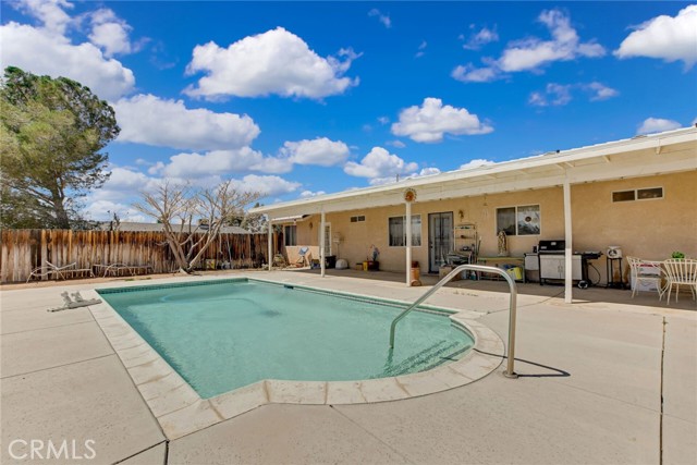 21919 Standing Rock Avenue, Apple Valley CA: https://media.crmls.org/medias/012c266b-4604-4cd3-b72f-12ced155a8fb.jpg