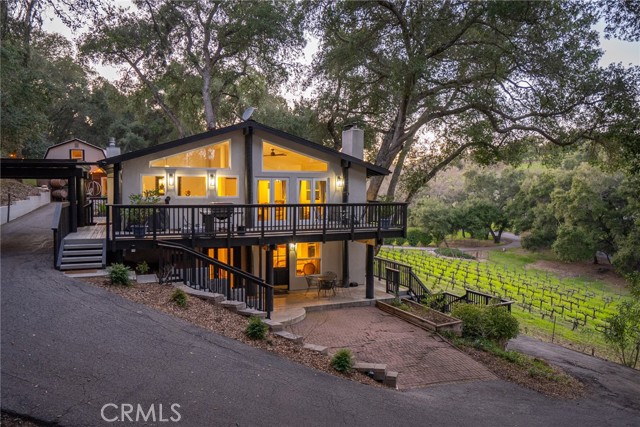 Detail Gallery Image 2 of 61 For 1888 Willow Creek Rd, Paso Robles,  CA 93446 - 5 Beds | 5/1 Baths