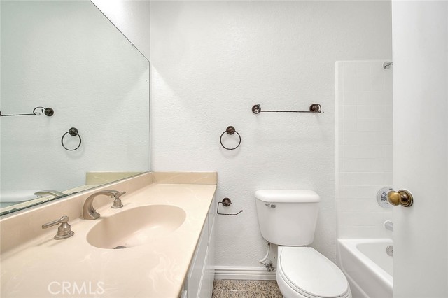 7711 Cartilla Avenue, Fontana CA: https://media.crmls.org/medias/012fdee4-28a3-45f2-837f-e78a6567ac32.jpg
