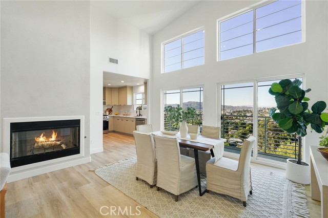 Detail Gallery Image 5 of 25 For 2401 Yorkshire Dr, Los Angeles,  CA 90065 - 3 Beds | 2/1 Baths