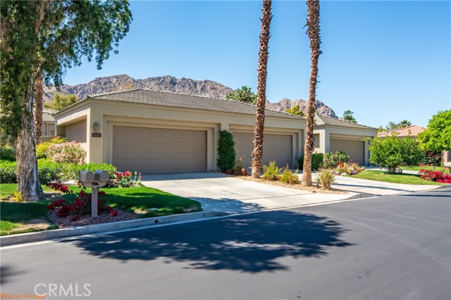 Detail Gallery Image 4 of 40 For 54421 Oakhill Ln, La Quinta,  CA 92253 - 2 Beds | 2/1 Baths