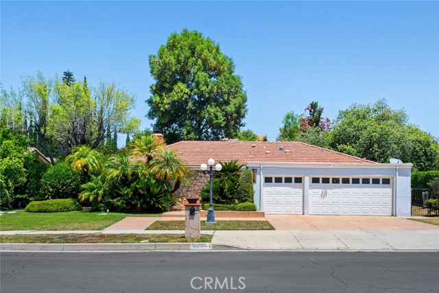 20451 Bermuda Street, Chatsworth CA: https://media.crmls.org/medias/01312939-9303-4484-975e-0fa5fcd49e84.jpg