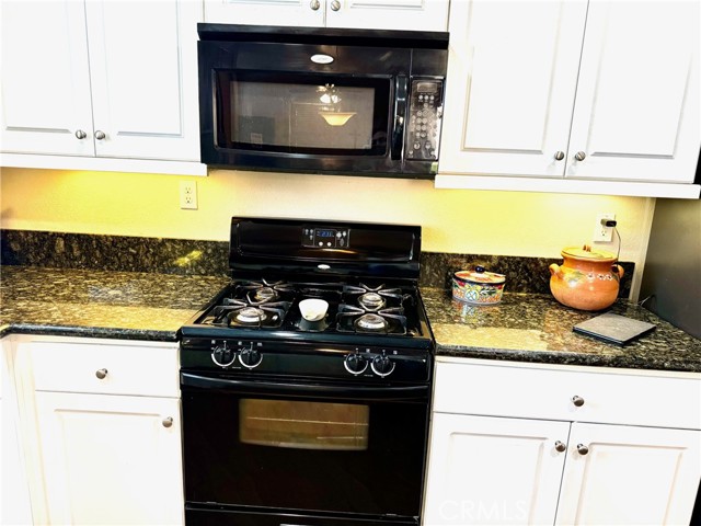 Detail Gallery Image 6 of 33 For 275 Bloomington Ave #112,  Rialto,  CA 92376 - 3 Beds | 2/1 Baths