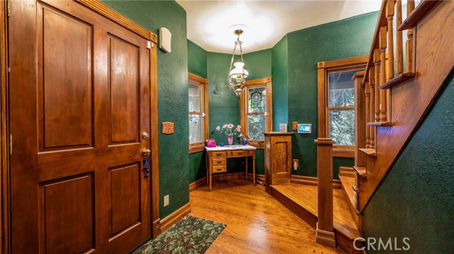 Detail Gallery Image 4 of 50 For 24083 Cresta Dr, Crestline,  CA 92325 - 4 Beds | 2/1 Baths