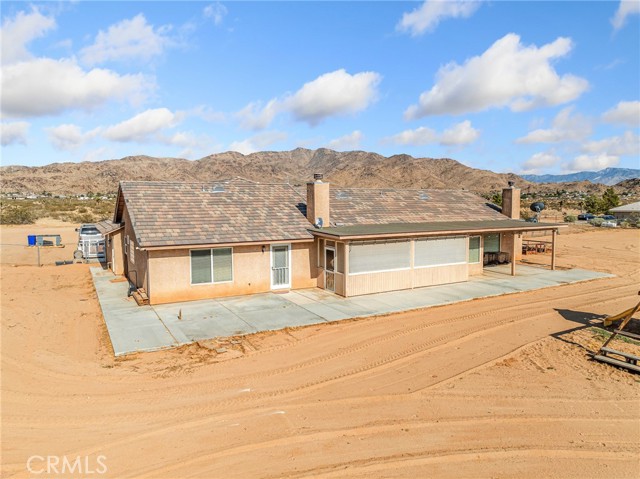 15454 Mustang Avenue, Apple Valley CA: https://media.crmls.org/medias/01329db9-a363-4661-a3e4-2fca08ba8181.jpg