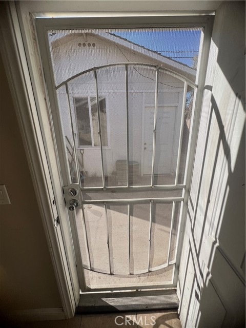 Detail Gallery Image 4 of 8 For 9307 San Miguel Ave, South Gate,  CA 90280 - 2 Beds | 1 Baths