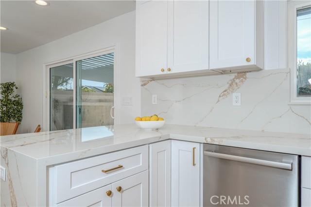 Detail Gallery Image 17 of 60 For 15902 Dundalk Ln, Huntington Beach,  CA 92647 - 3 Beds | 2/1 Baths