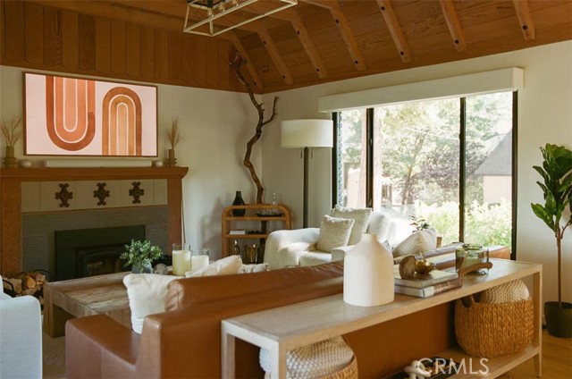 Detail Gallery Image 3 of 59 For 481 Heliotrope Dr, Lake Arrowhead,  CA 92352 - 3 Beds | 2/1 Baths