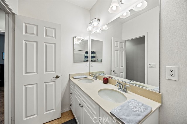 7800 Botany Street, Chino CA: https://media.crmls.org/medias/01350401-60ab-4cab-b995-55034cc3cb02.jpg