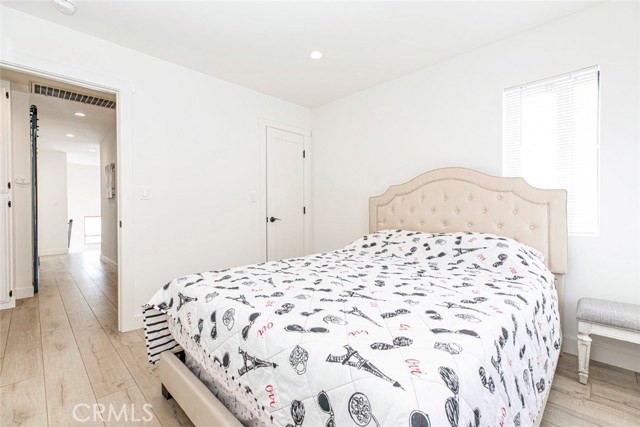 11911 Magnolia Boulevard, Valley Village CA: https://media.crmls.org/medias/013554ff-3af4-4182-8a60-e21aaae0ecea.jpg