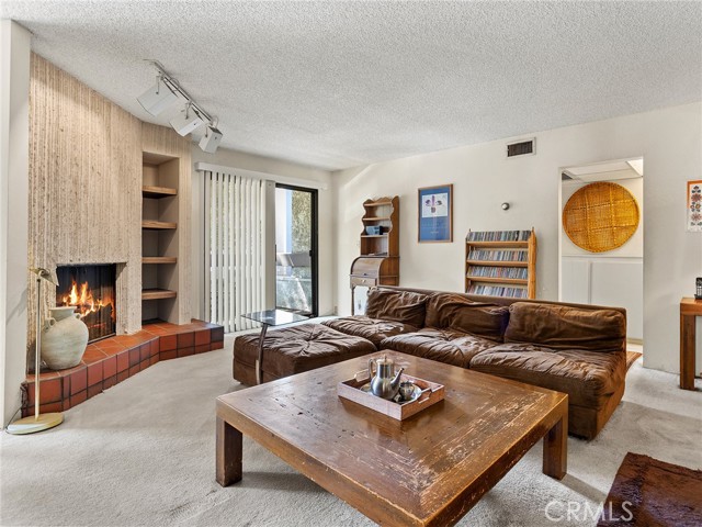 Detail Gallery Image 16 of 43 For 222 N Rose St #203,  Burbank,  CA 91505 - 1 Beds | 2 Baths