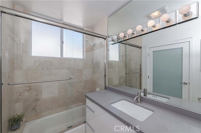 Detail Gallery Image 26 of 43 For 938 2nd St #301,  Santa Monica,  CA 90403 - 2 Beds | 2/1 Baths