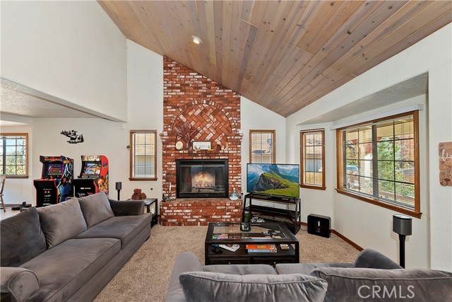 Detail Gallery Image 4 of 41 For 1242 Kayah Dr, Big Bear City,  CA 92314 - 3 Beds | 3/1 Baths