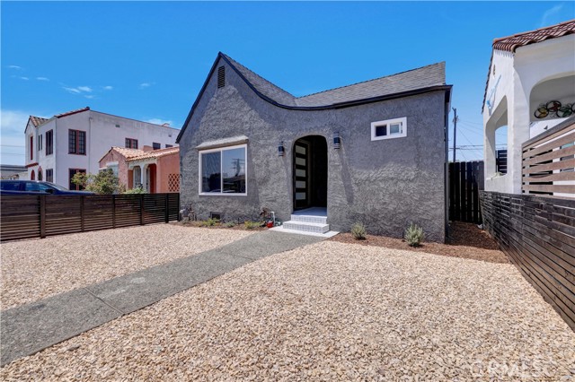 Detail Gallery Image 3 of 49 For 3515 S Norton, Los Angeles,  CA 90018 - 2 Beds | 3 Baths