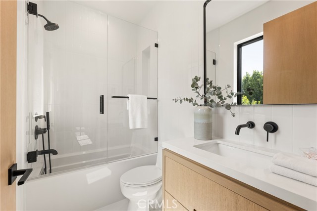 Detail Gallery Image 25 of 38 For 13536 Morrison St, Sherman Oaks,  CA 91423 - 6 Beds | 6/1 Baths