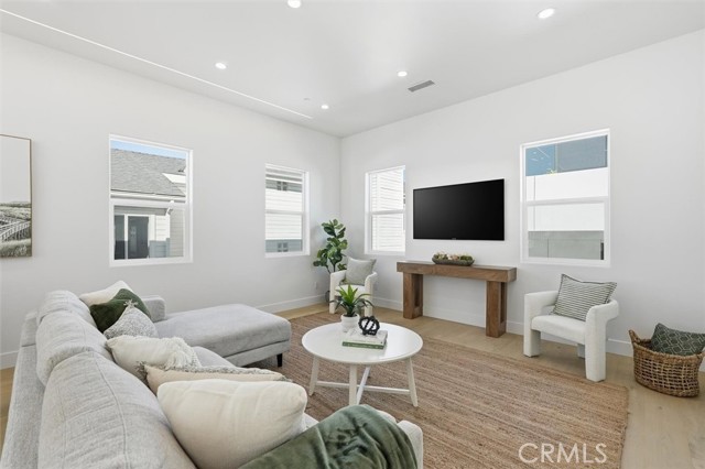 Detail Gallery Image 6 of 45 For 617 N Irena Ave #B,  Redondo Beach,  CA 90277 - 4 Beds | 3/1 Baths