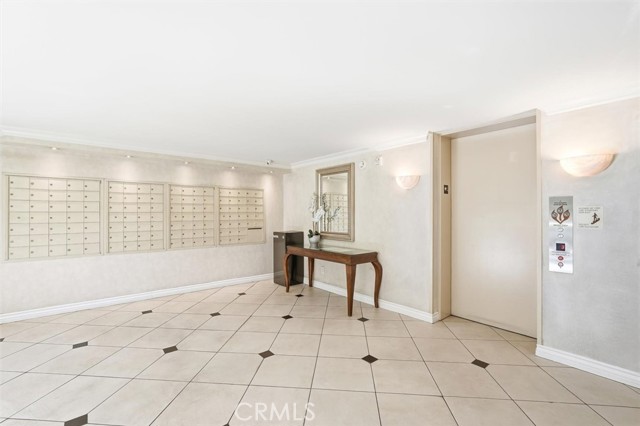 Detail Gallery Image 33 of 41 For 11645 Montana Ave #321,  Los Angeles,  CA 90049 - 1 Beds | 1 Baths